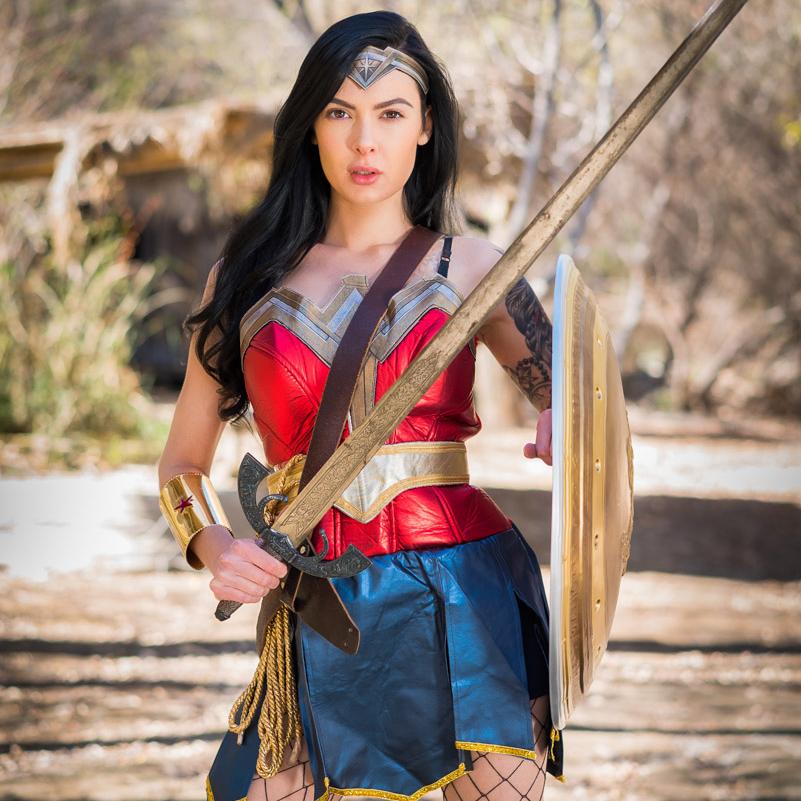 Wonder Woman has her needs VR Porn Video