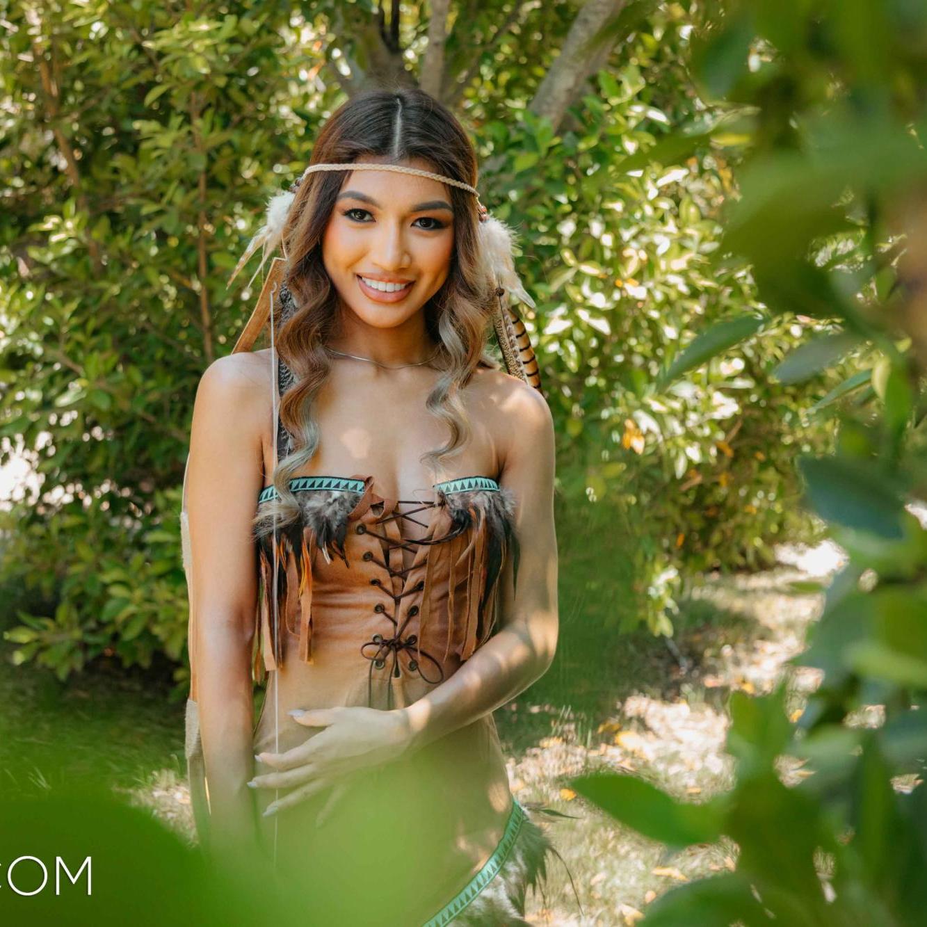 Pocahontas in a special fuck show VR Porn Video